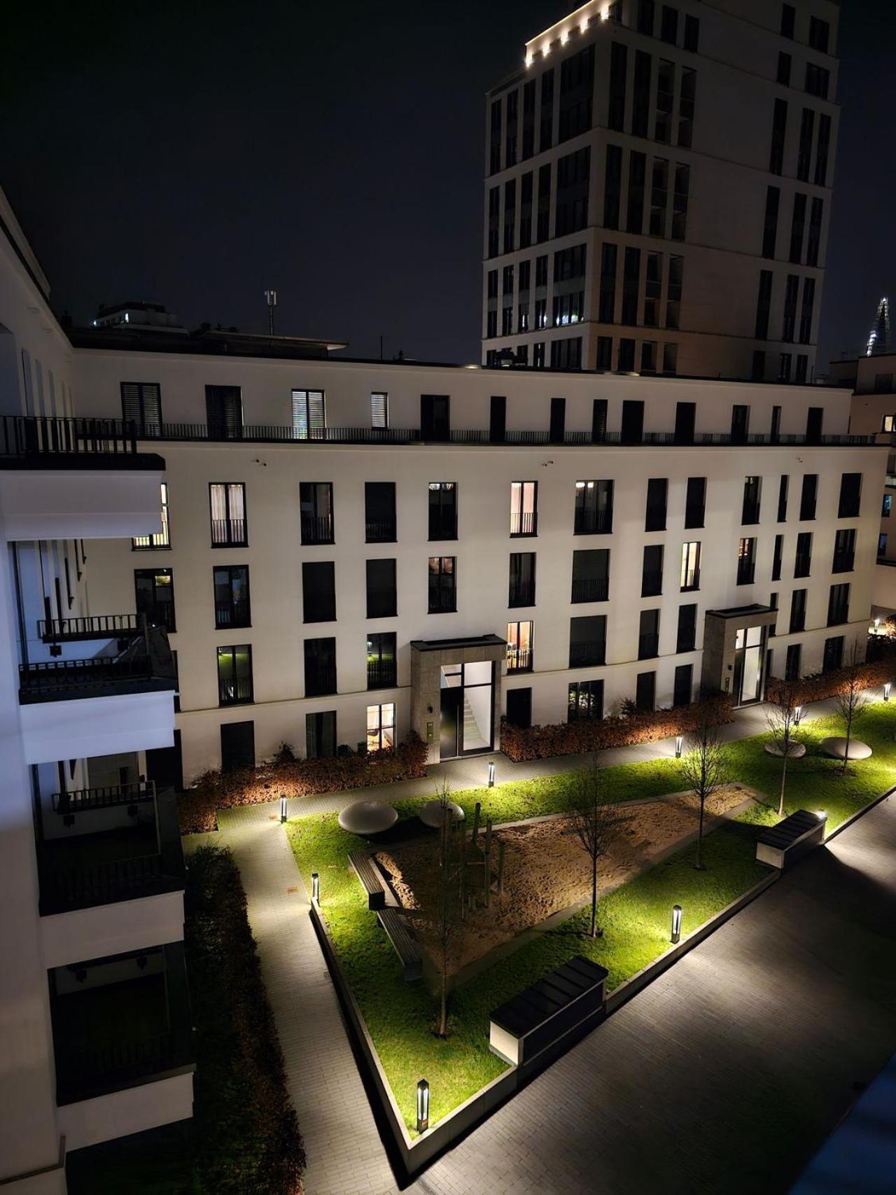 3 2 Bathrooms 2 Toilets New Center Of Underground Parking Space Contactless Self Check-in Appartement