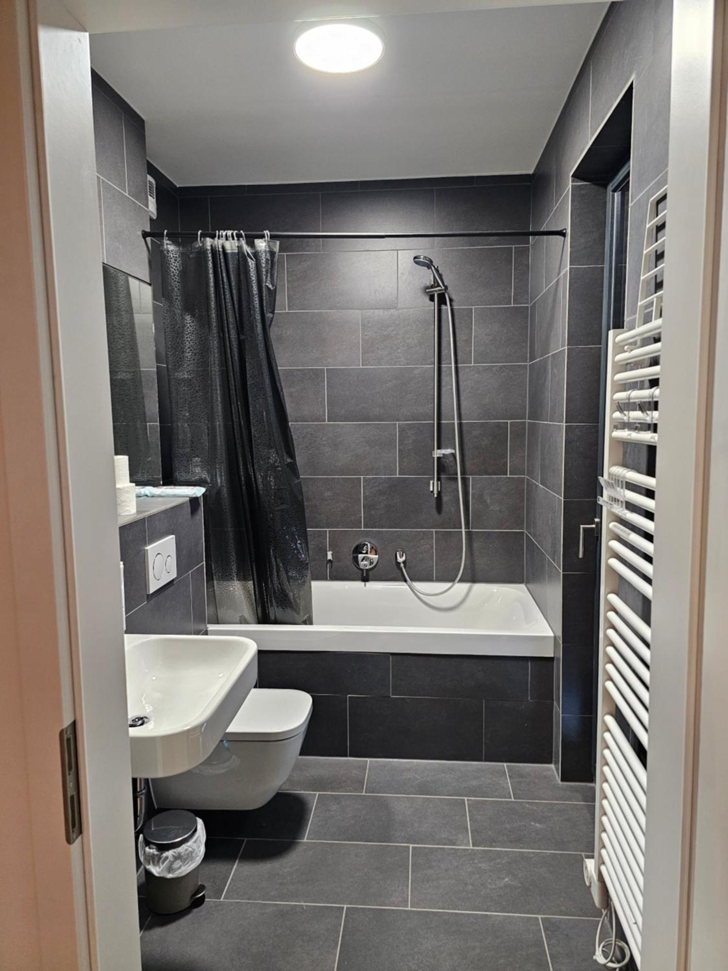 3 2 Bathrooms 2 Toilets New Center Of Underground Parking Space Contactless Self Check-in Appartement *
