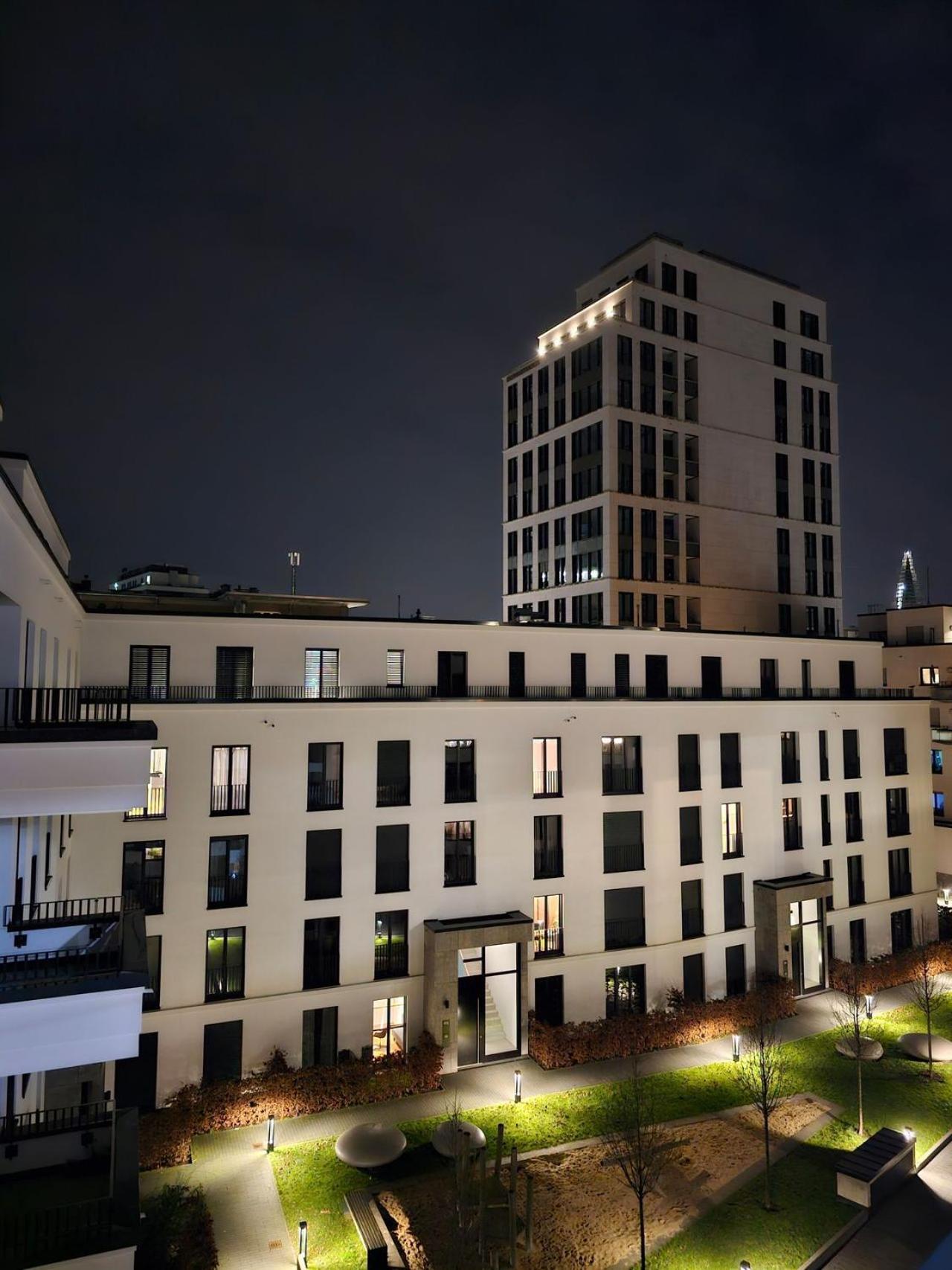 3 2 Bathrooms 2 Toilets New Center Of Underground Parking Space Contactless Self Check-in Appartamento