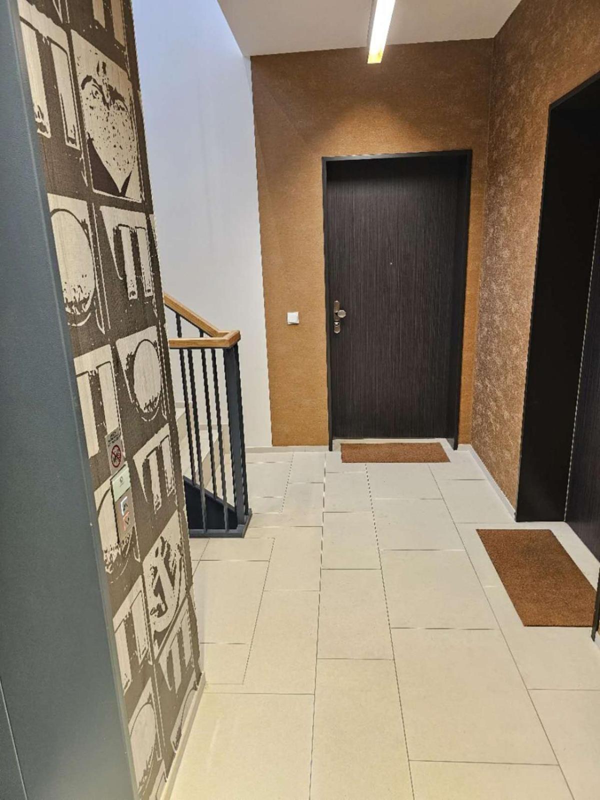 3 2 Bathrooms 2 Toilets New Center Of Underground Parking Space Contactless Self Check-in Appartamento Düsseldorf
